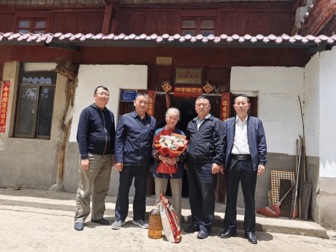 芝,张平德烈士母亲李桂珍,王毅烈士母亲高如英,李开喜烈士母亲普玉连