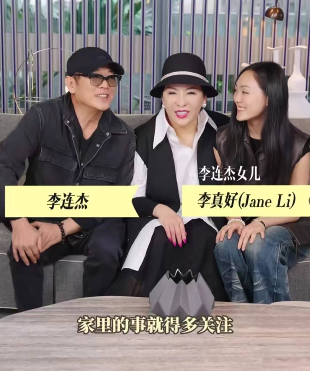 李连杰晒与老婆合照,利智近况曝光