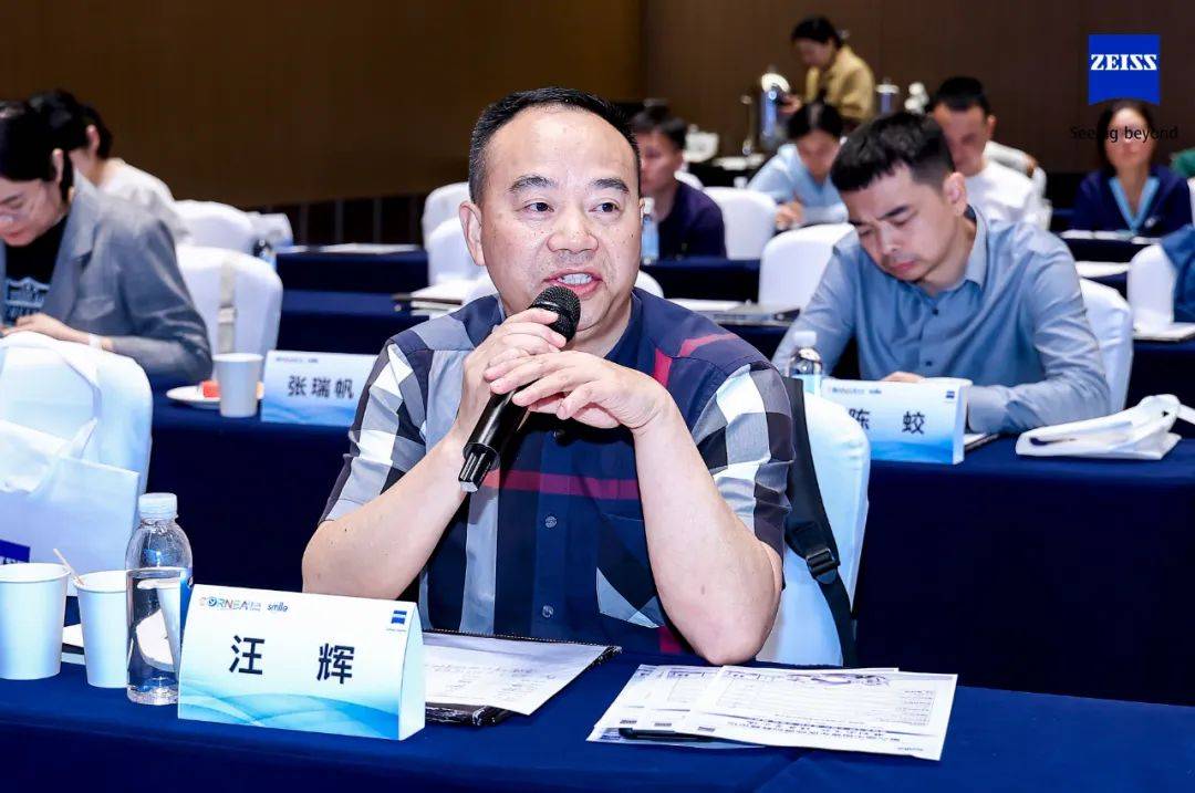  左右滑动查看更多>陆军特色医学中心(大坪医院)刘明明主任,陆军军医