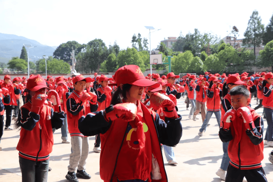 禄劝撒营盘镇民族小学自创6分钟特色拳击操_昆明市_选修课_发展