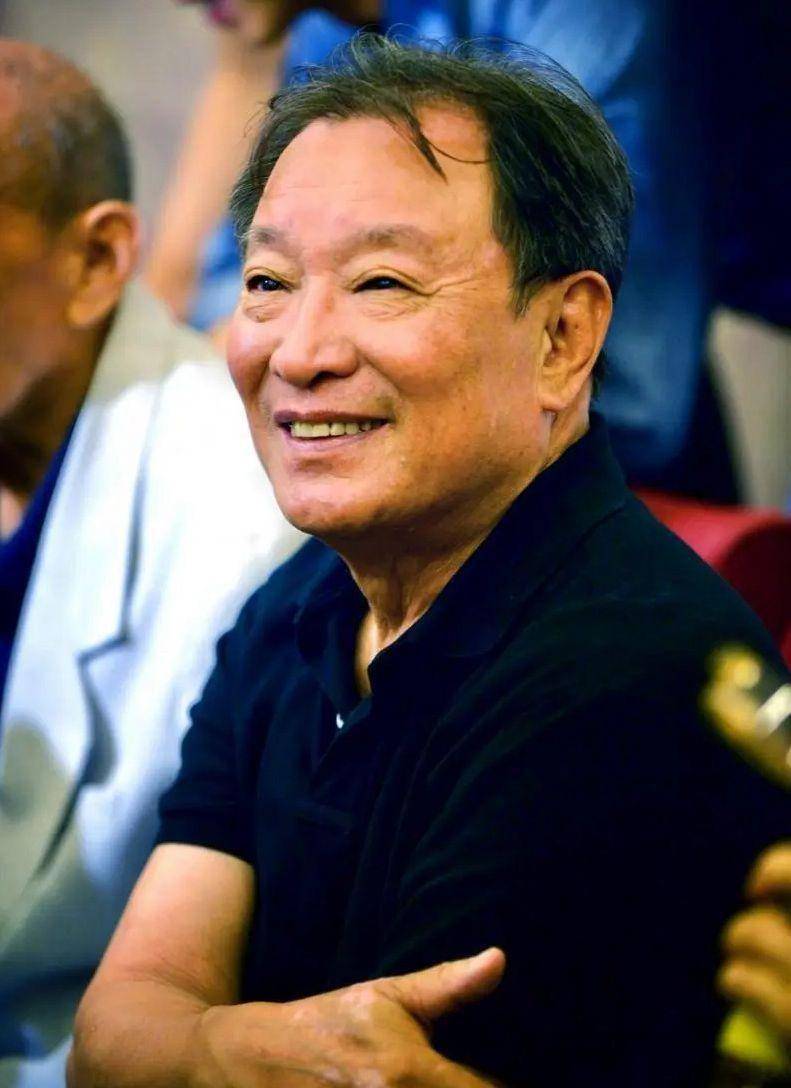 作为国家一级演员,石维坚曾获得全国文化系统先进工作者称号,并在2019