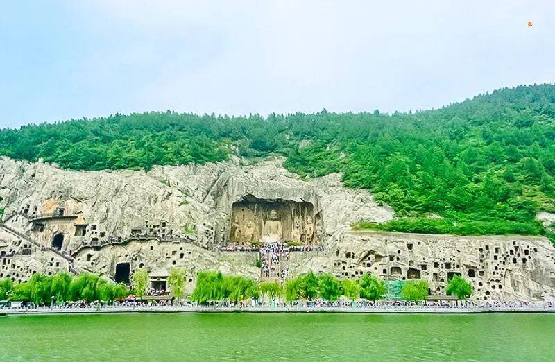 白马寺中国第一古刹白马寺位于河南洛阳城东12公里处,在汉魏洛阳钩乔