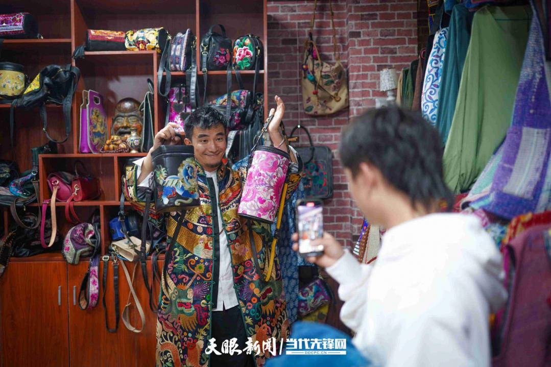 贵州影像故事75 | 破茧_古阿新_妈妈_凯里市