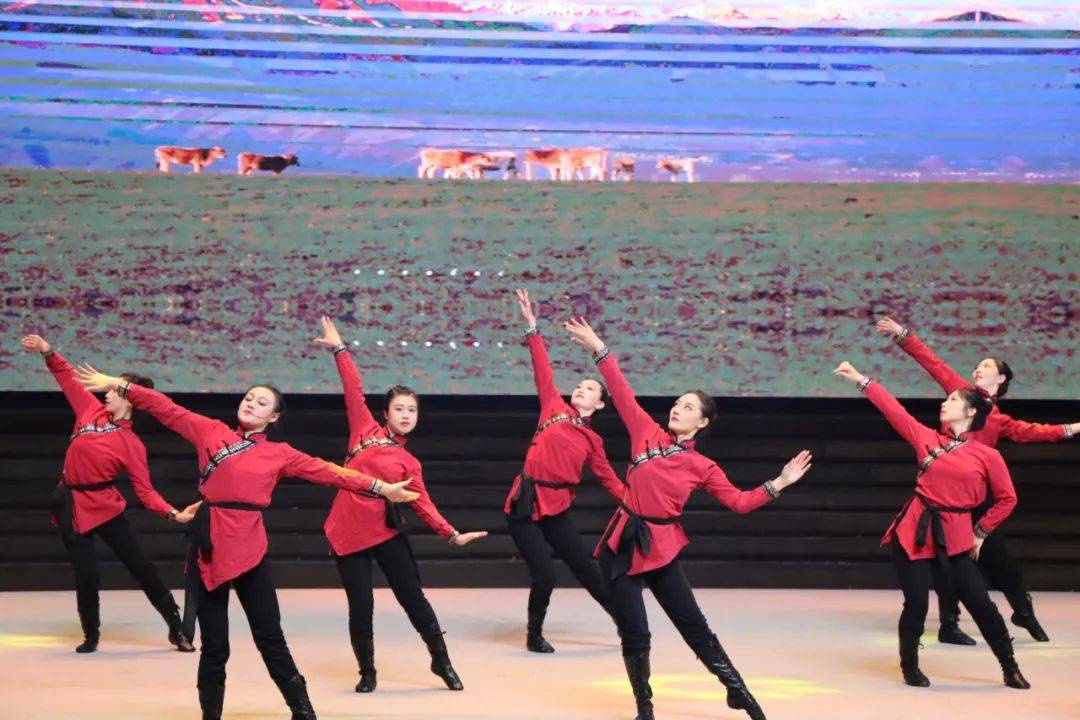 傣族组合——《傣家雨》6.现代组合——《回响》vol.2学演剧目展示1.