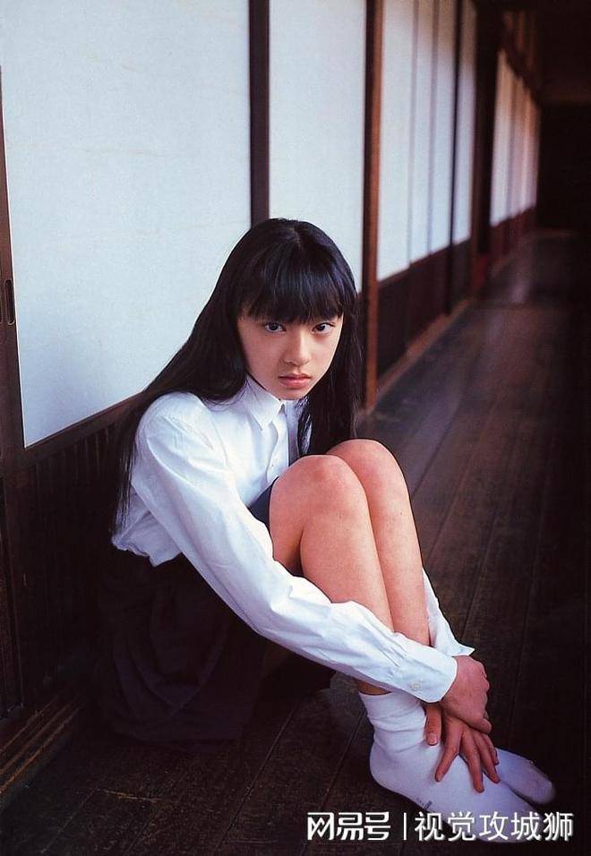 惊艳！栗山千明1997年写真集《神话少女》里的神仙美照_手机搜狐网