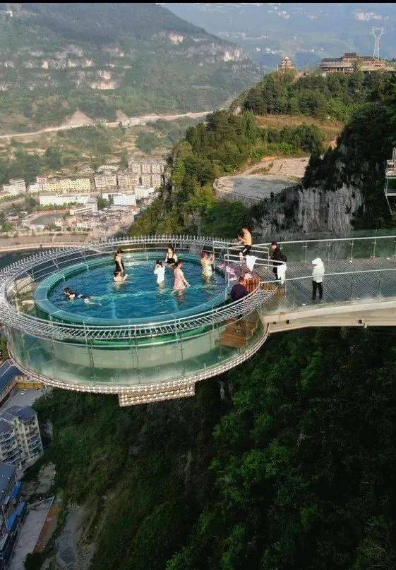 思南悬崖温泉酒店,我们为你安排了云端美宿各位老细,哩边有请