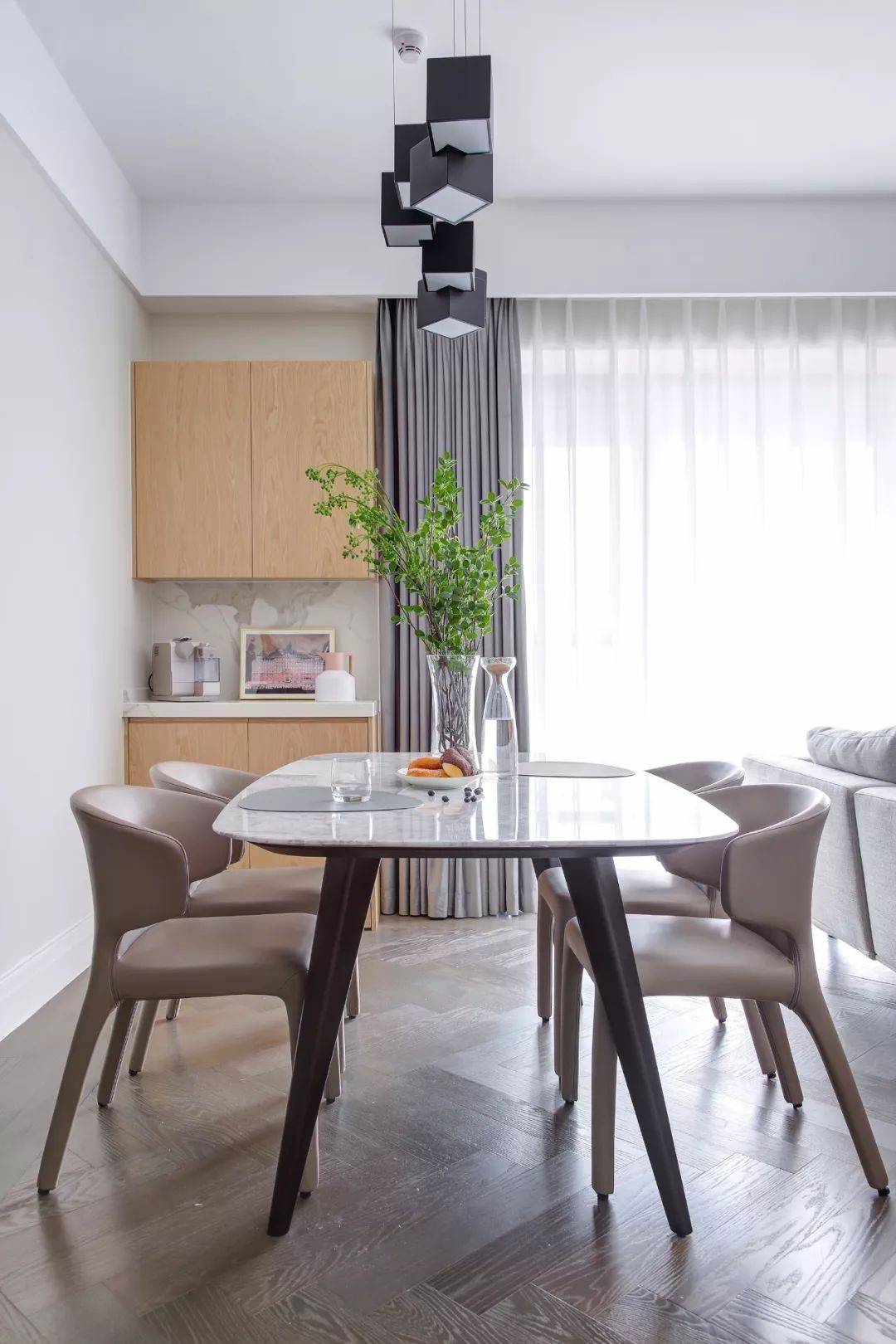 148平现代精装,惊艳软装设计,简约舒适的高级生活范本!