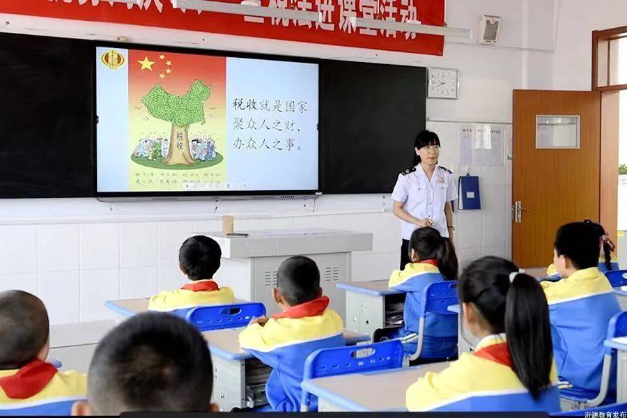 让我深刻体会到一定要珍爱生命,安全出行"会后,大张庄中学初三