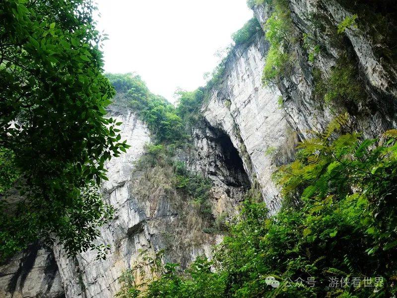 贵州徒步d2:羊皮洞瀑布湿身 钻溶洞重返人间