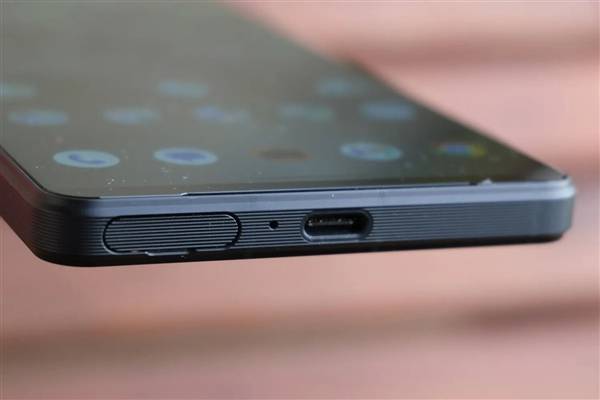 售价过万！索尼Xperia 1 VI图赏：无挖孔全面屏 行业罕见