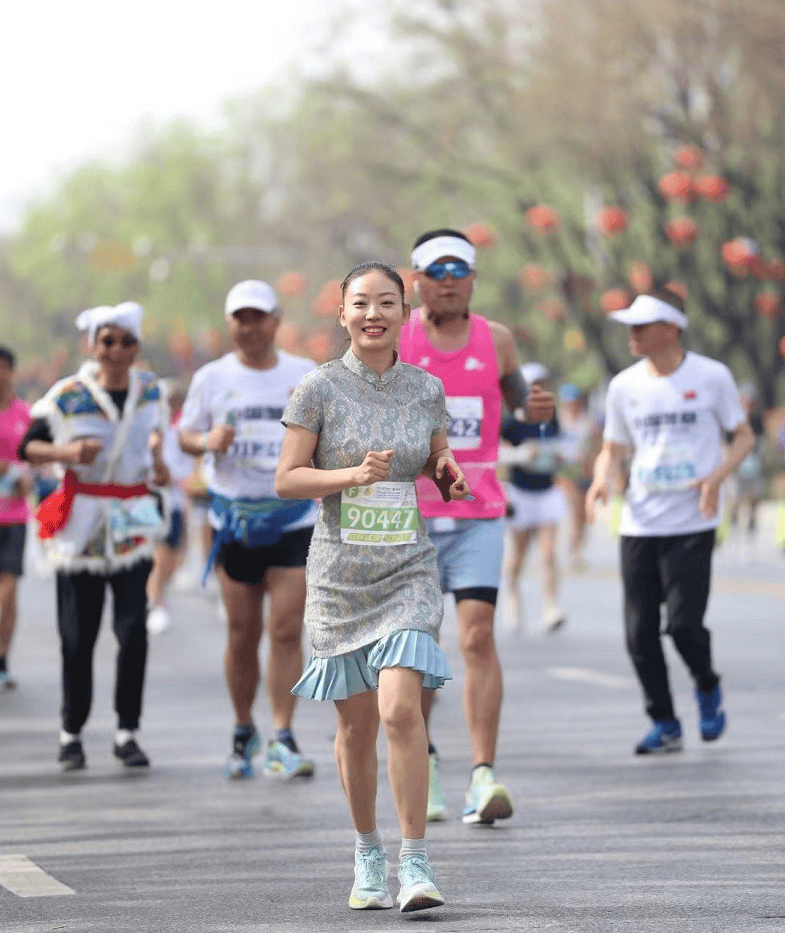 韩艳丽 | 为爱奔跑 携手天涯—杨凌马拉松情侣跑者的故事