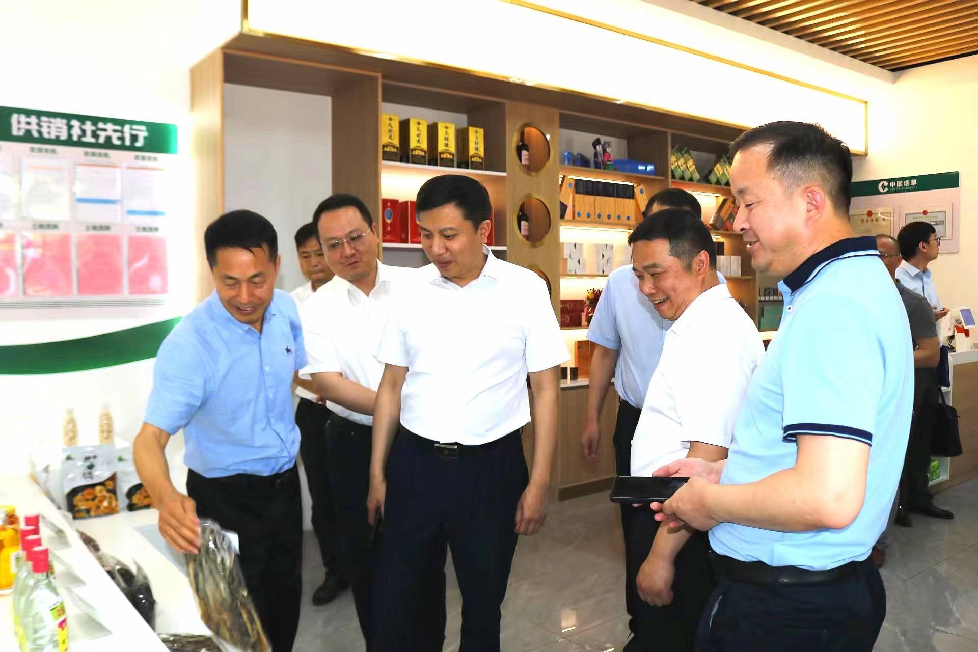 调研组先后实地考察了衡东县大浦镇堰桥村供销合作社,吴集镇杨梓坪村