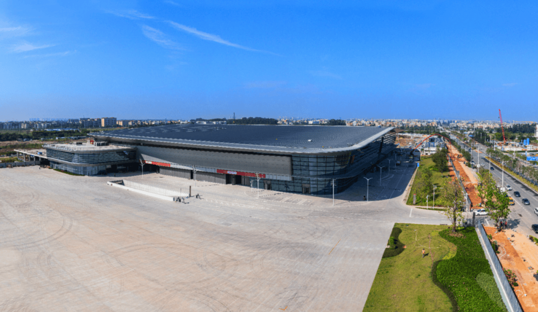 机场大蛋糕,花都有多少?