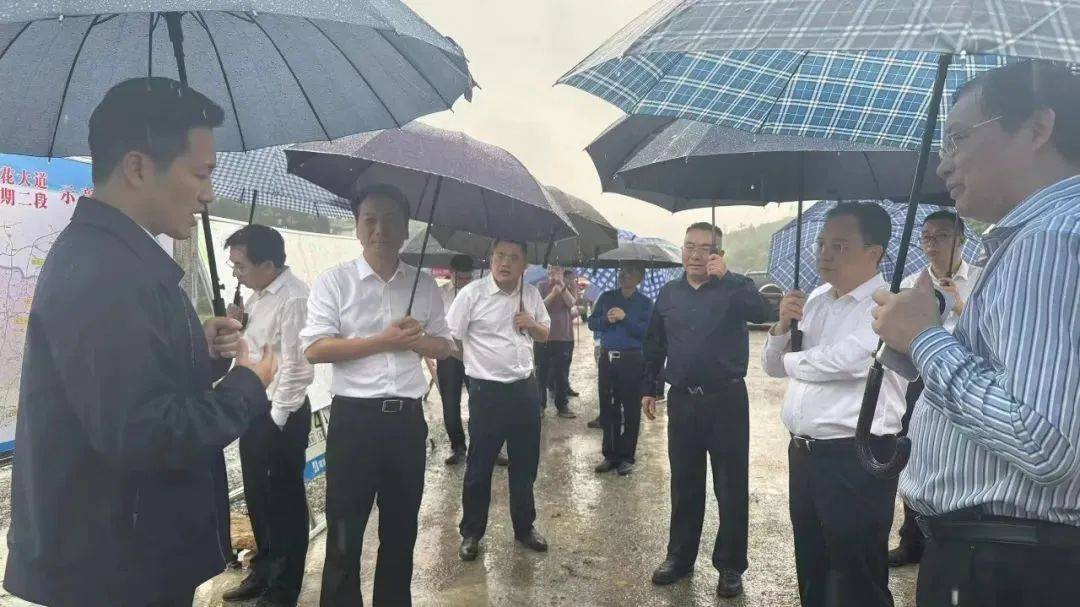 醴娄高速是沪昆高速公路醴陵至娄底段的扩容项目,该项目经株洲,湘潭