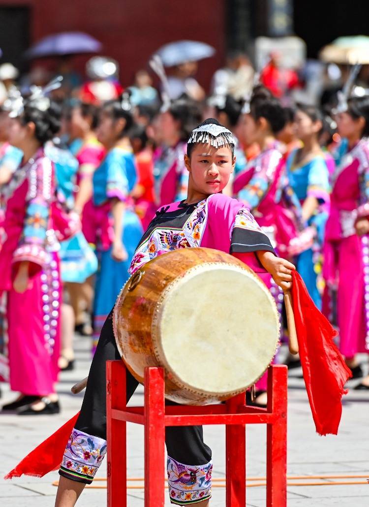 图片新闻|2024第十三届中国乌江苗族踩花山节开幕