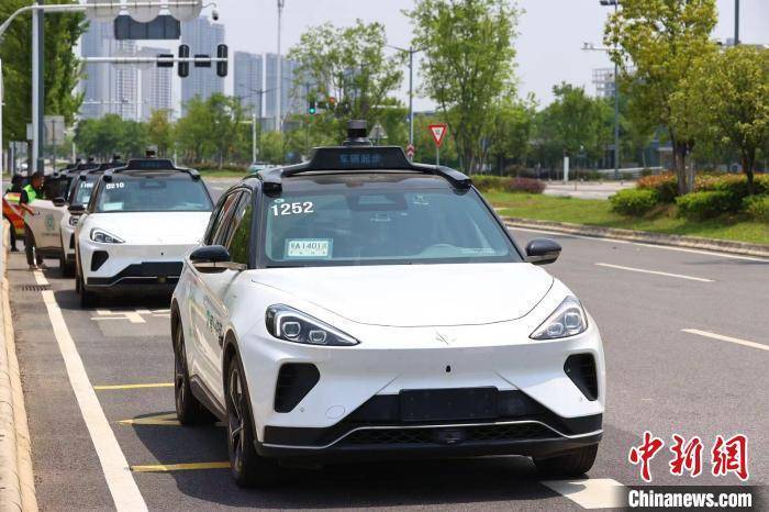 武汉“聪明的车”跑上“智能的路” 似科幻场景