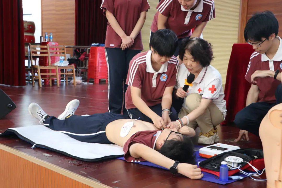 守护生命 "救"在身边——桂林市第十八中学高中部横塘校区开展急救