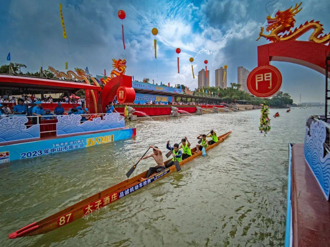 水上公园浪遏飞舟,群"龙"竞渡每年的五人飞艇赛——南头五人飞艇赛的