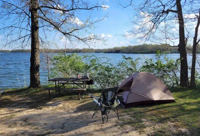 印第安纳,密西根州均有多处公园入围,其中最近的印第安纳州的沙丘公园