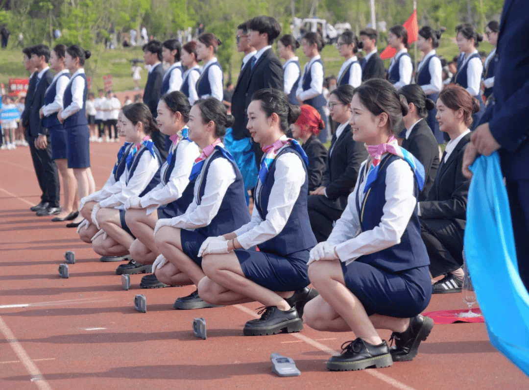 四川科技职业学院校服图片