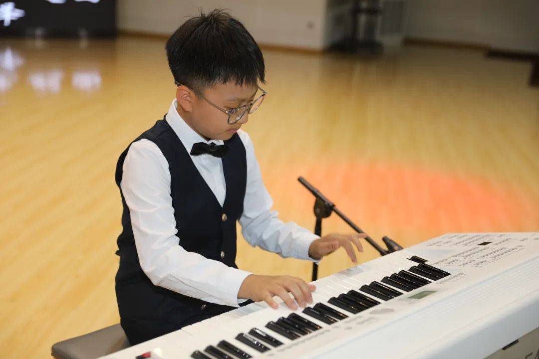 阳光成长——经开一校校园文化艺术节之一路校区六年级达人秀展演