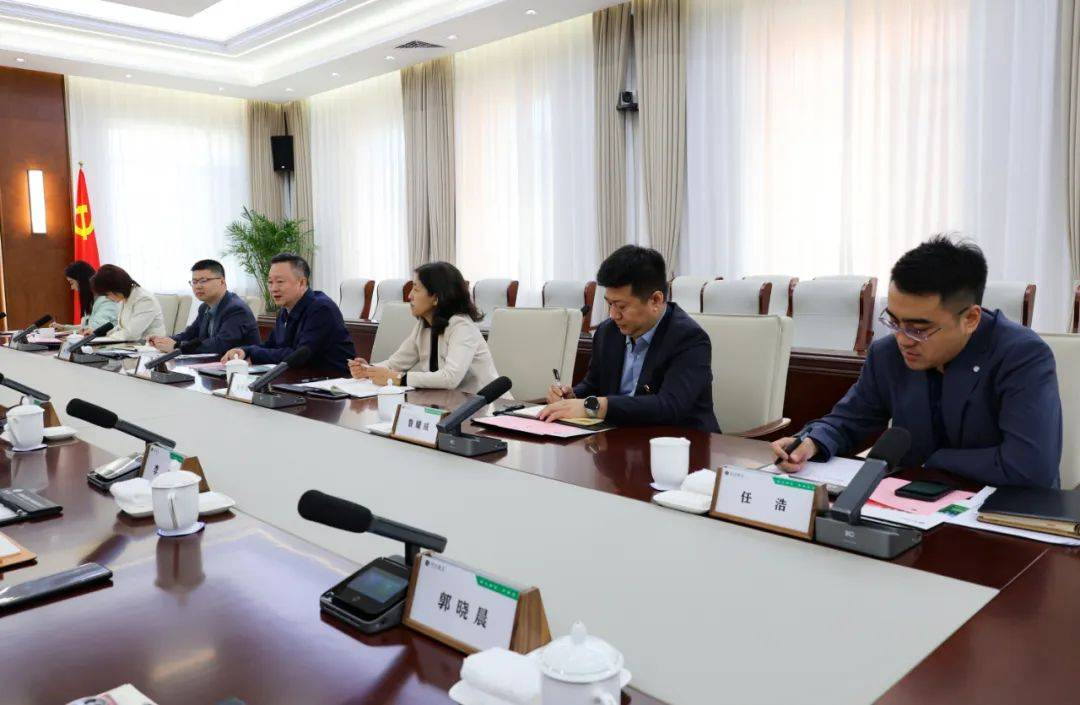 黑龙江交易集团党委副书记,总经理夏明禹一行到龙江森工集团洽谈交流