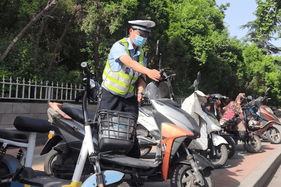 竹溪交警尹建军图片