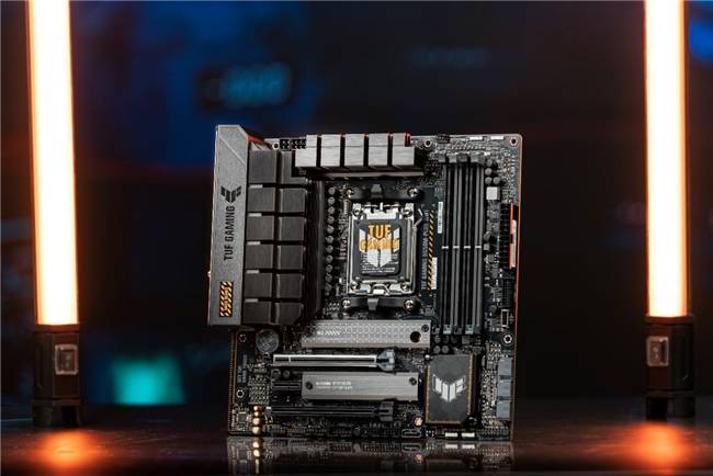 《哈迪斯2》好评如潮 618华硕主板玩游戏帧够爽