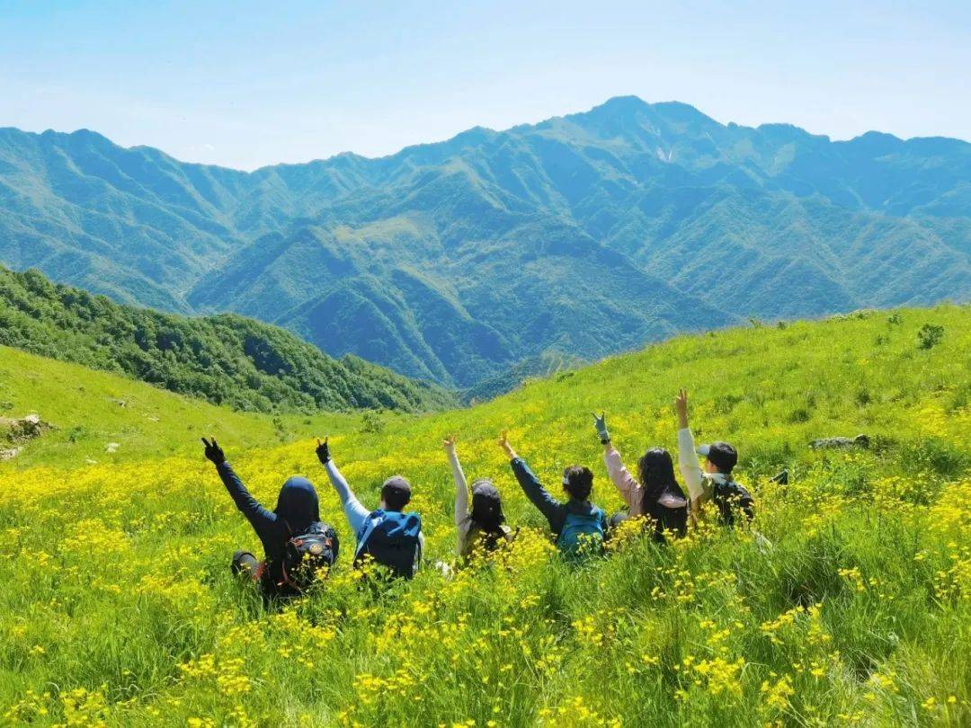 徒步穿越流峪高山草甸!探访秦岭"阿勒泰"!看高山田园风光!