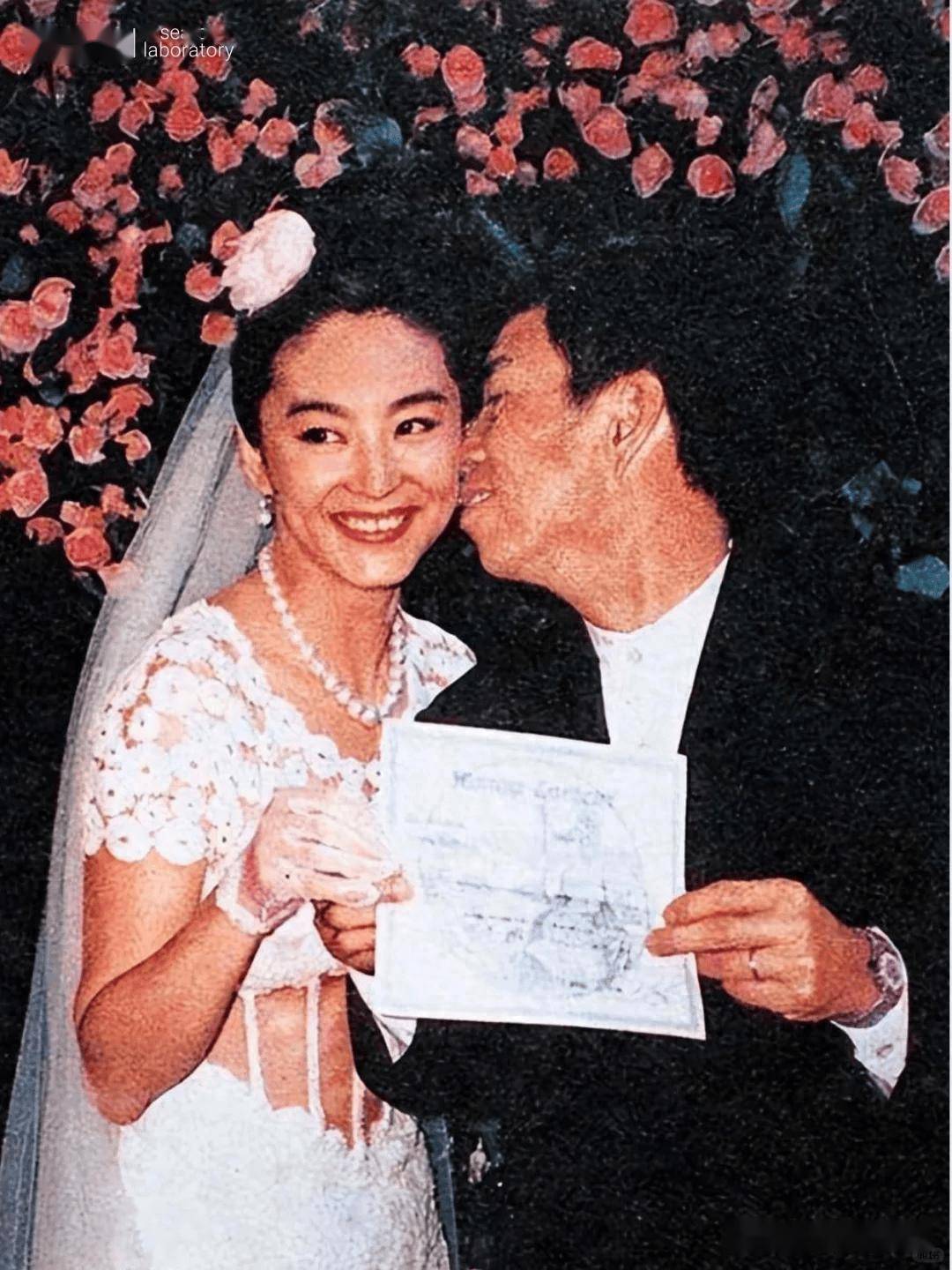 林青霞,价值500万港币的香奈儿铜钱婚纱,看的我密集恐惧症犯了