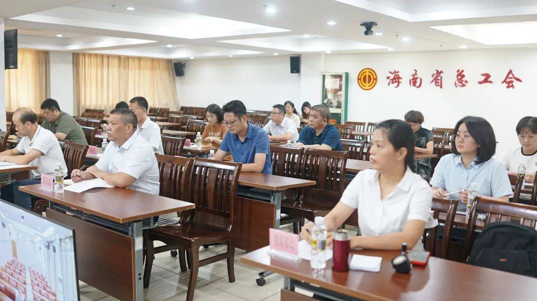 海口市总工会,儋州市总工会,昌江县总工会等单位负责同志作交流发言