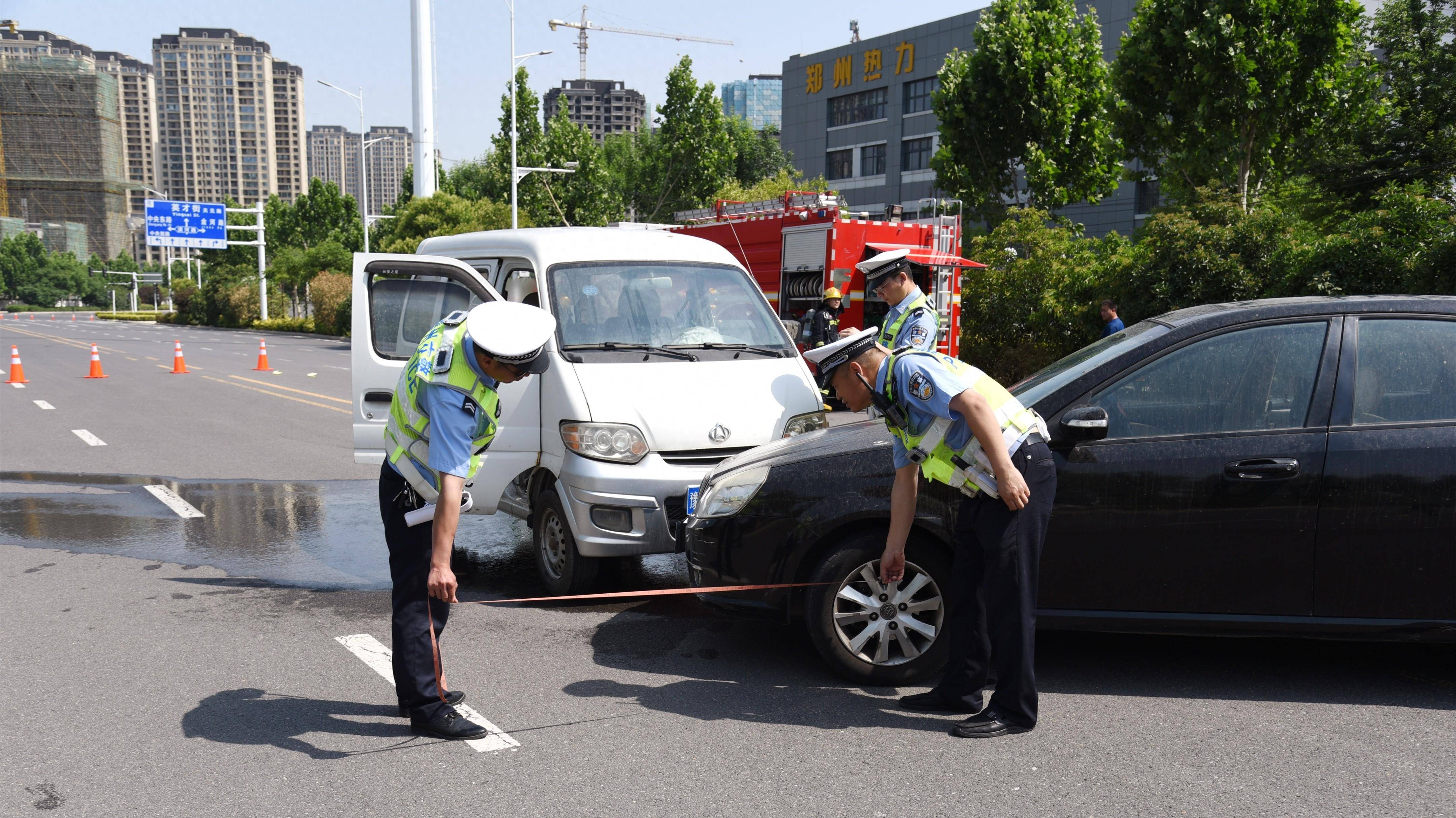 交警处理现场照片图片