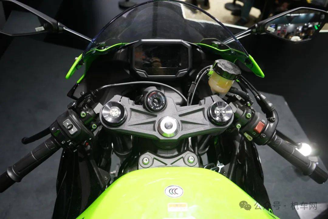 川崎zx-6r国内上市,109800元起,纯正中排仿赛来了