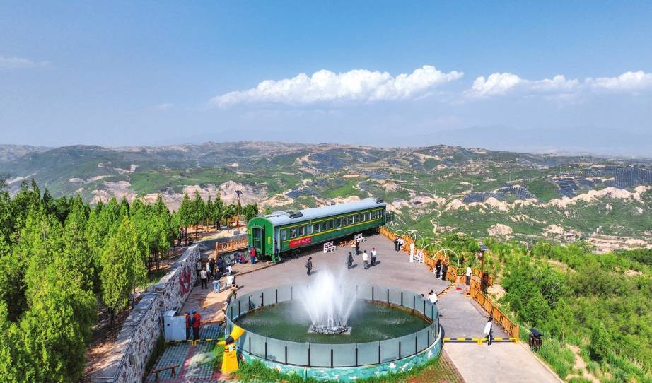 左权县麻田八路军总部旧址推出的红色情景剧,让游客沉浸式体验红色