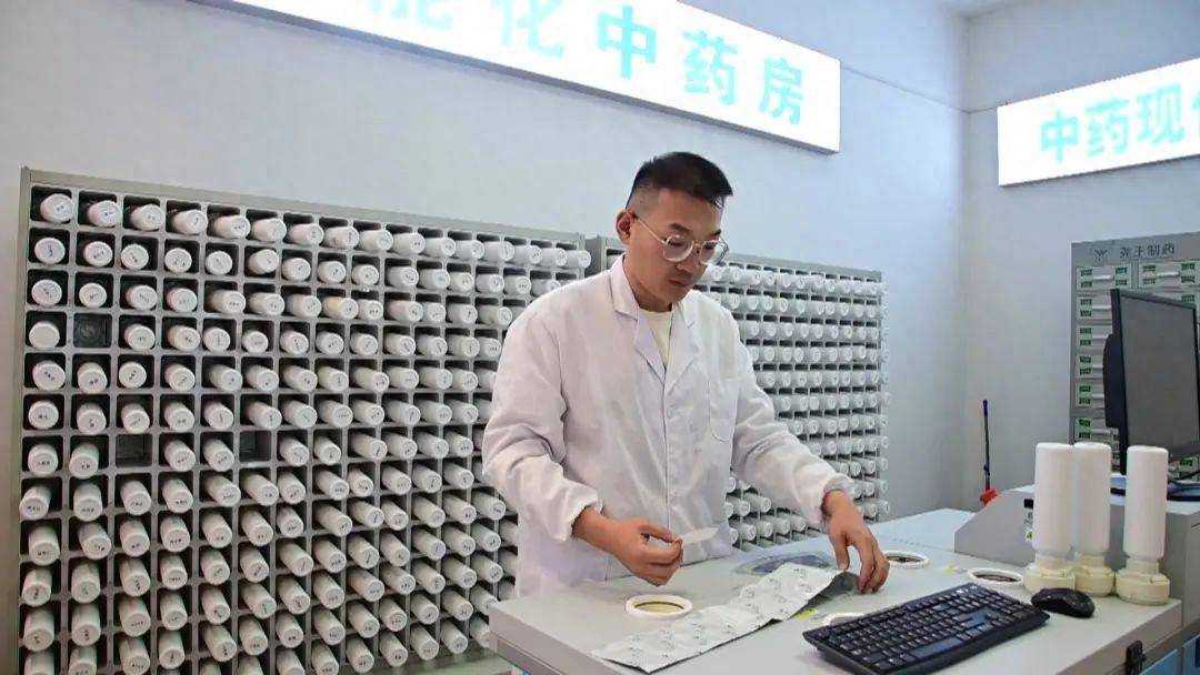 推动企业数转智改网联,在潍坊青州尧王制药有限公司的智能化中药房