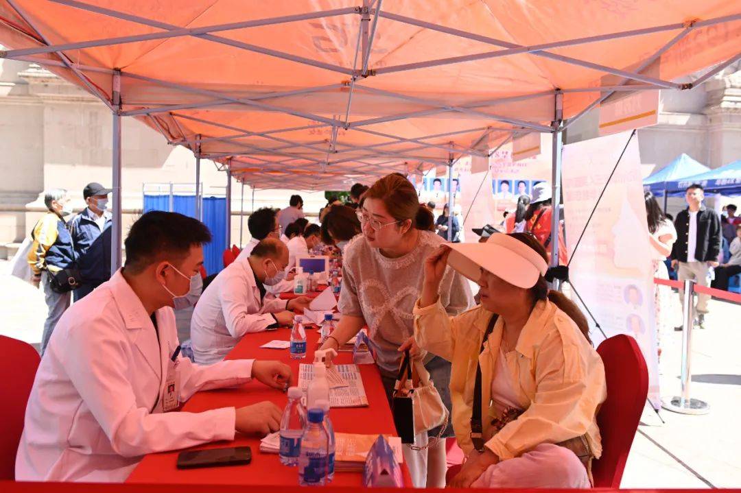 华数集团财务总监车通亲自来到嘉兴分会场,为嘉兴地区的智家工程师们