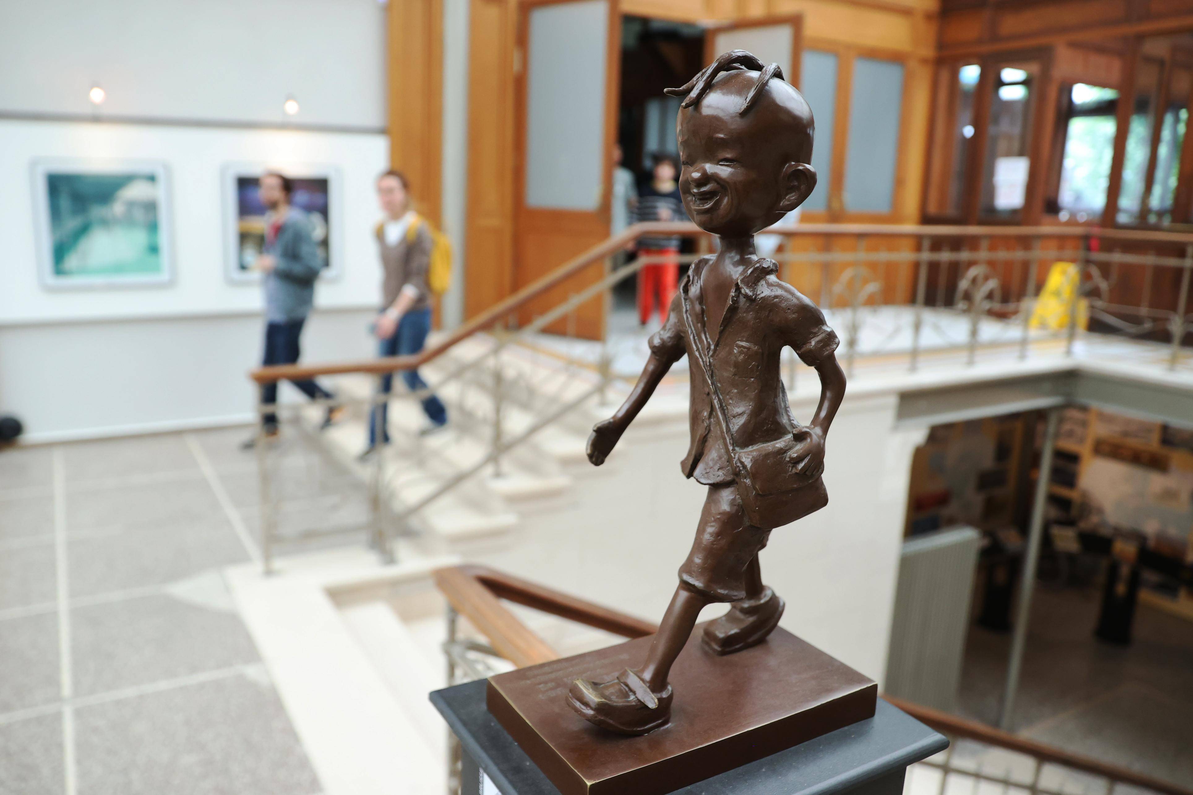 探访比利时布鲁塞尔漫画博物馆_新华社_赵丁喆_蓝精灵