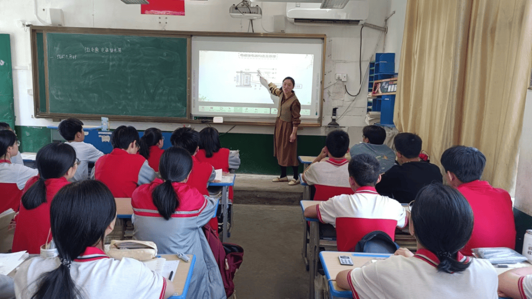 融明课堂丨教研花开初夏时,送教同研共成长——赴闽清县东桥初级中学