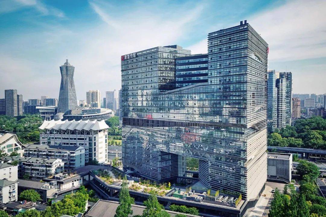 约12万平方米,是浙江省出版业有史以来单体规模和投资最大的建设工程