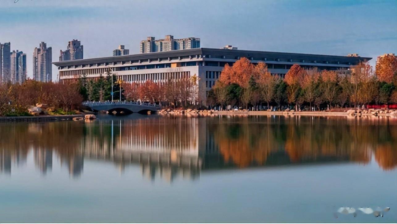 河南科技大学的前身是创办于1952年的北京拖拉机工业学校,按照国家