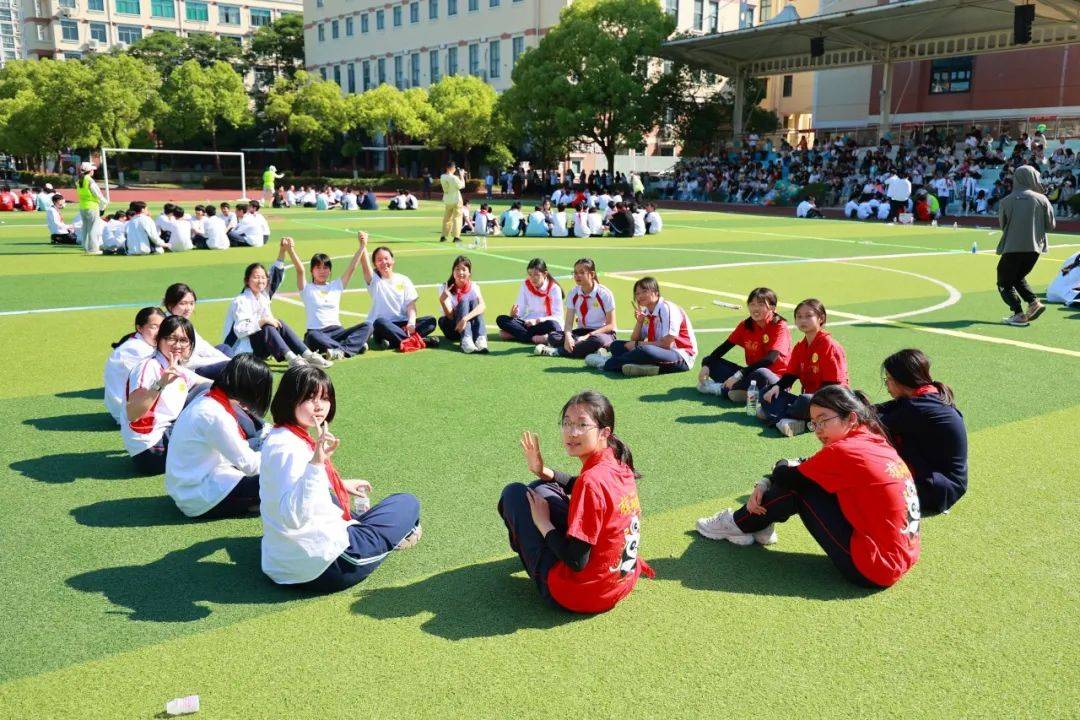【第1208期】回眸·感恩·追光——上海市莘城学校八年级十四岁集体
