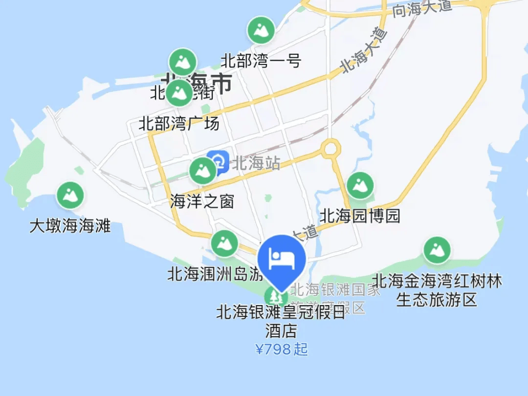 北海银滩被称为"天下第一滩",以"滩长平,沙细白,水温净,浪柔软"而闻名