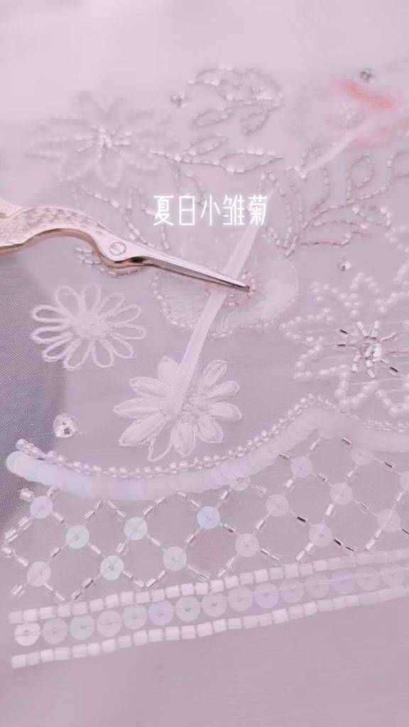 丝带绣小雏菊 法式刺绣 丝带绣小雏菊 家里有丝带的千万不要扔 教你