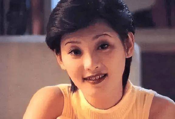 24年后,再看冯小刚现任妻子徐帆,才明白她与张娣谁更"清醒"