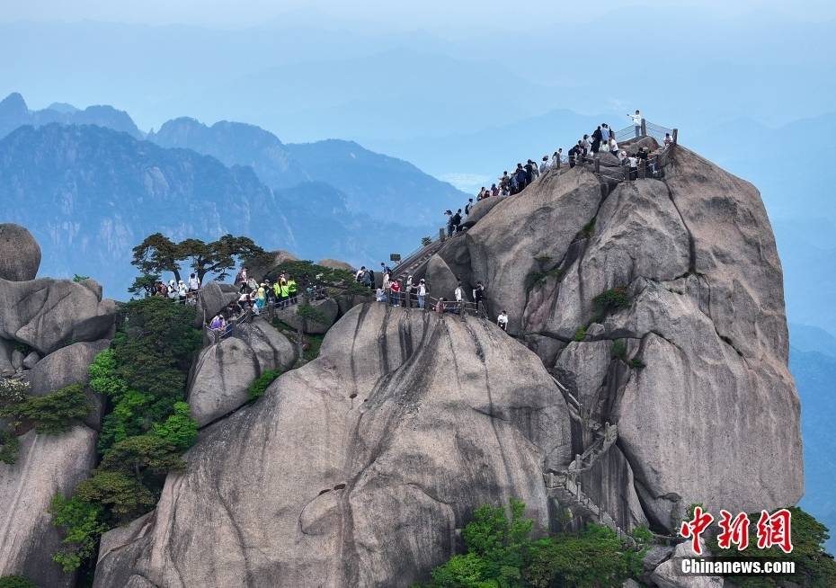 安徽黄山天都峰恢复开放_游客_施亚磊_美景