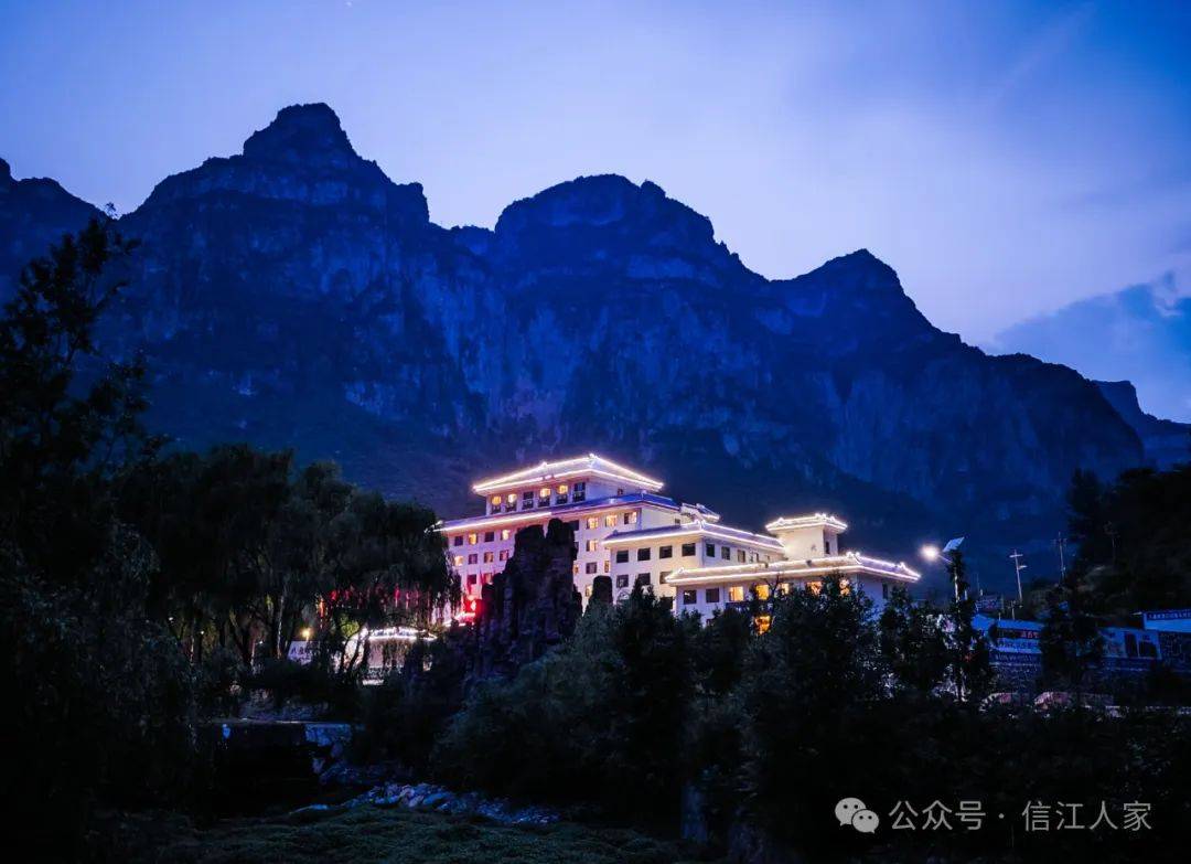 大酒店夜景八泉峡景区入口玉皇飞云景点崎岖的盘山路天空之城景点天空