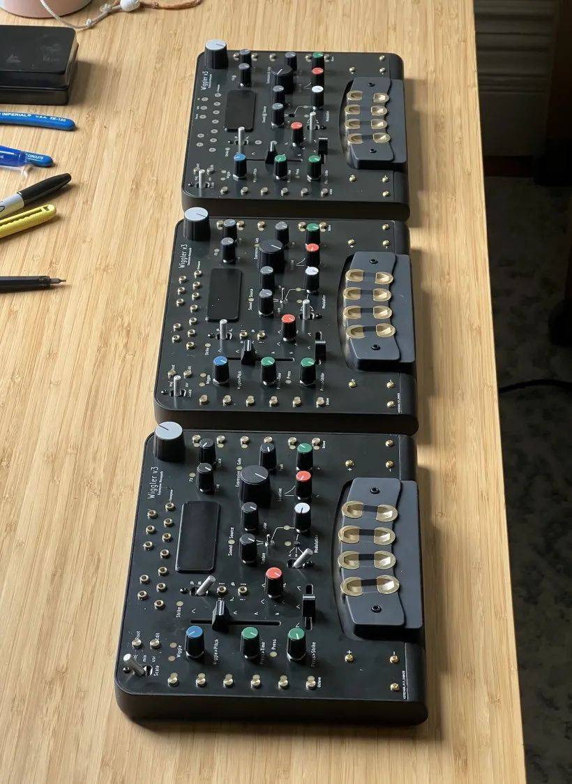 搭载独特摇摆颤音系统的 wiggler v3 桌面合成器发布