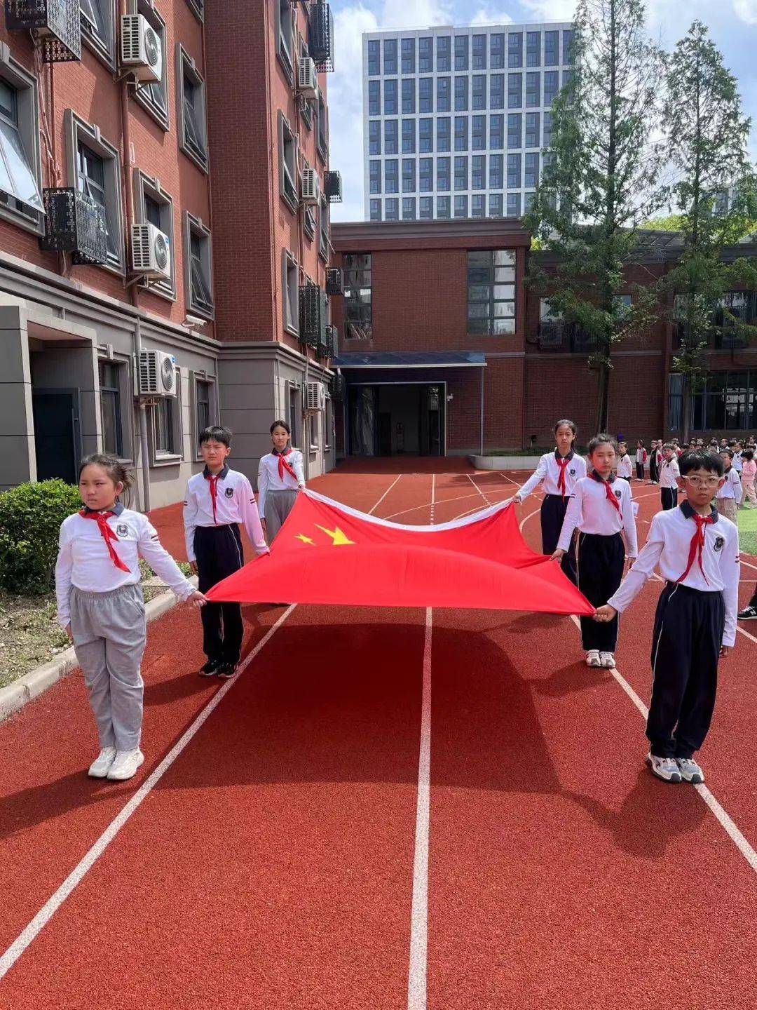 闪亮之星中队 严瑞宸 朱芯蕊主持人三