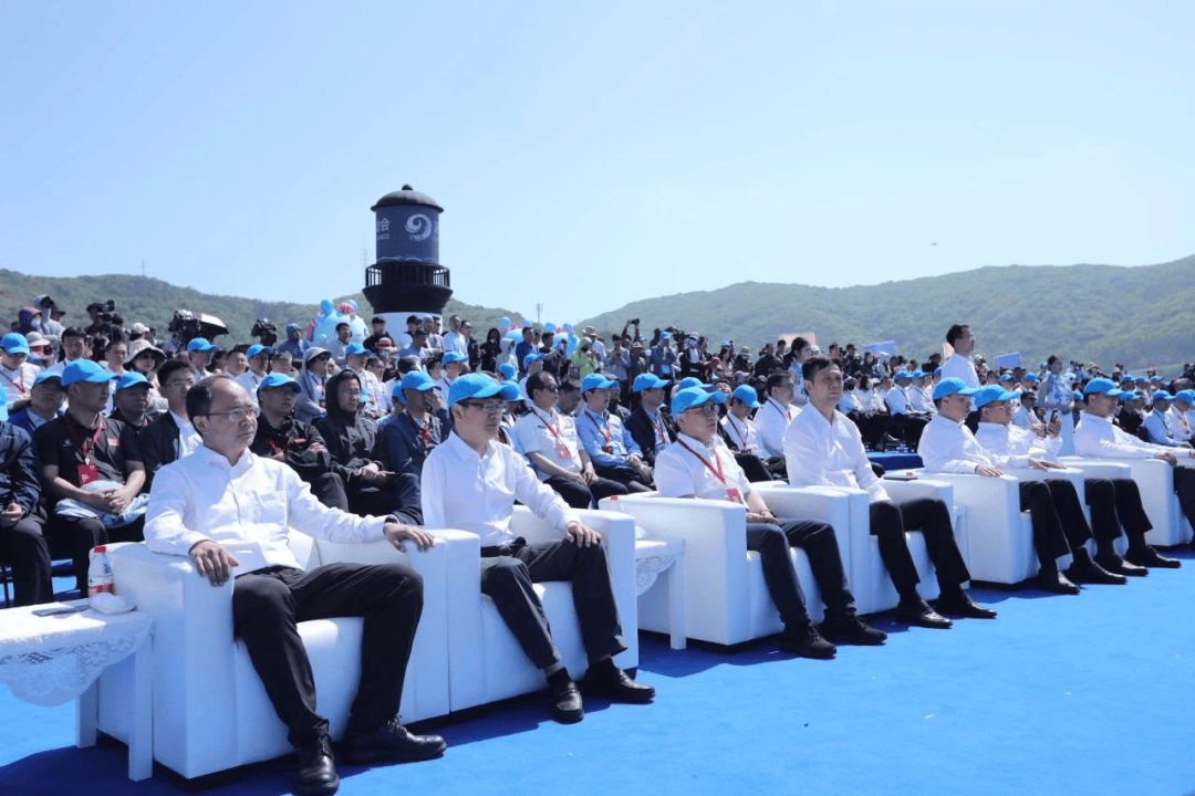 张霓率团出席浙江省第四届海洋运动会开幕式并看望宁波参赛运动员