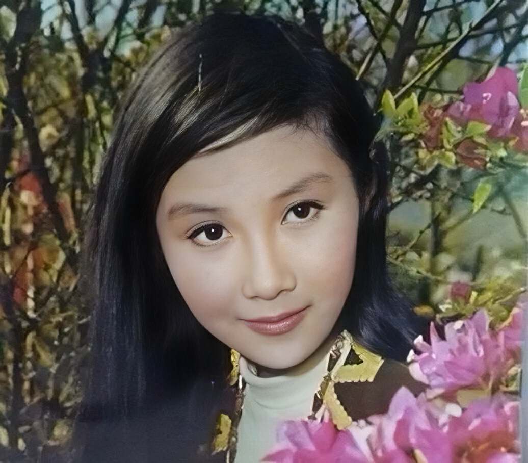 和患癌妻子当众亲吻,甜蜜感情羡煞旁人